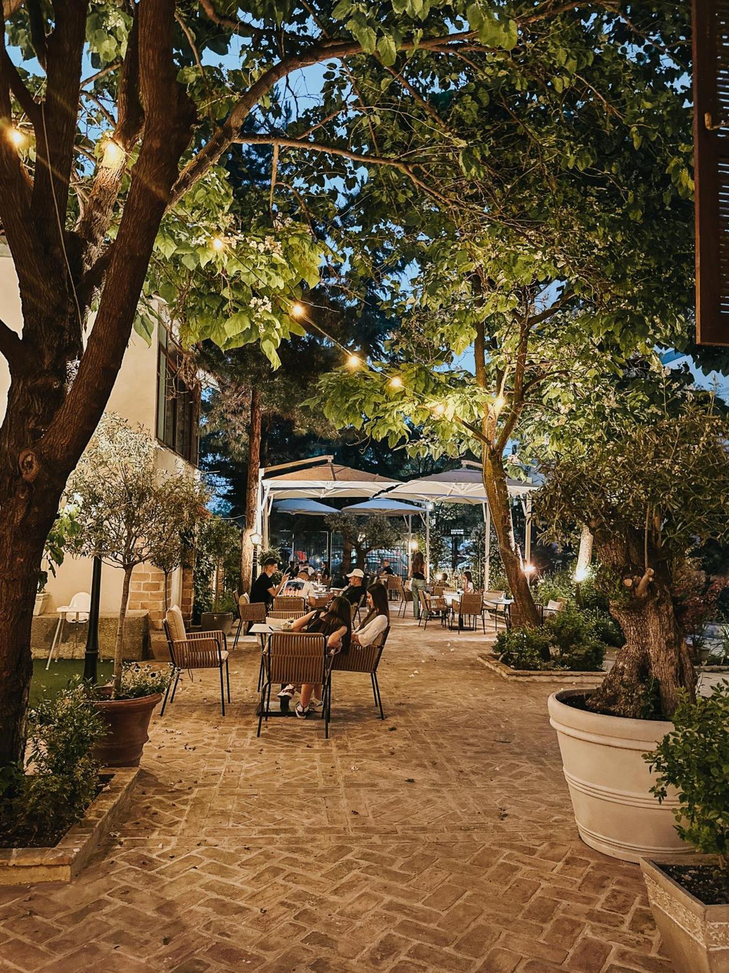 Seven Cafe & Hotel Поградец Екстериор снимка