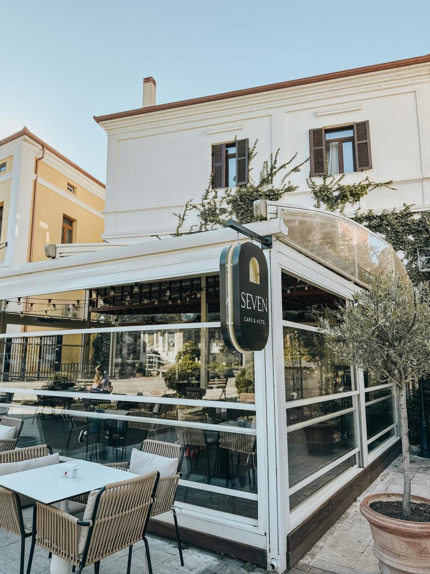 Seven Cafe & Hotel Поградец Екстериор снимка