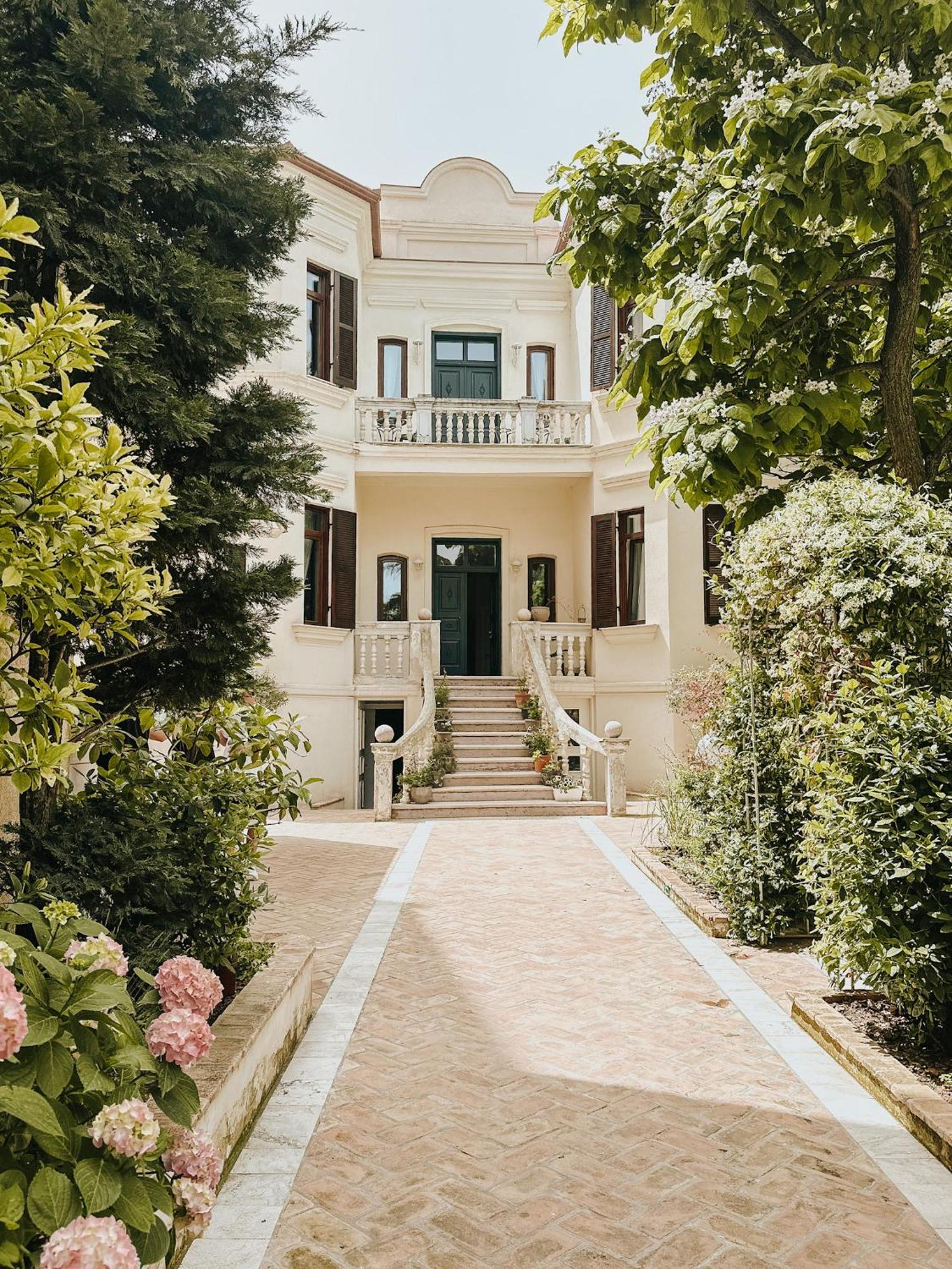 Seven Cafe & Hotel Поградец Екстериор снимка