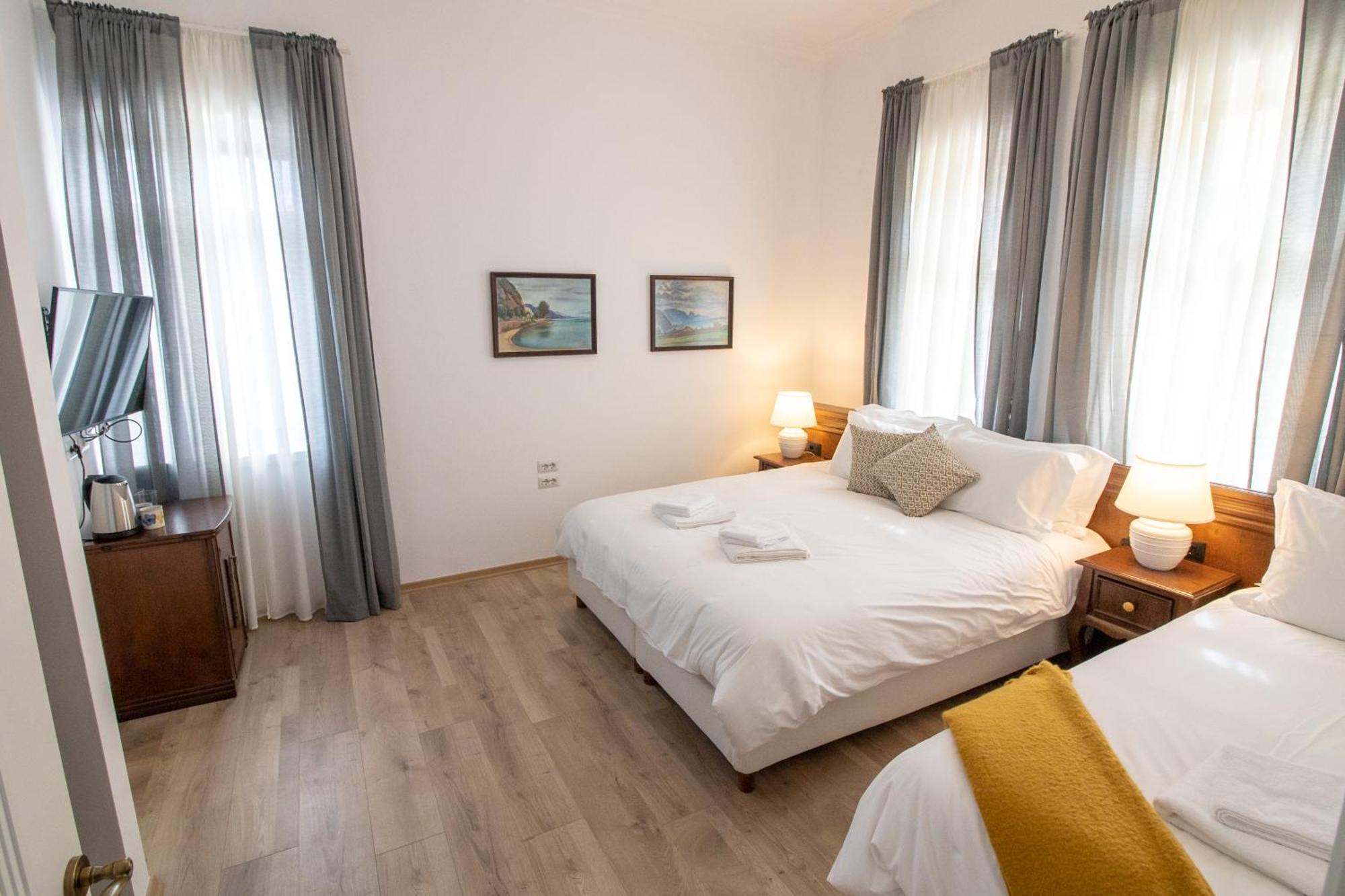 Seven Cafe & Hotel Поградец Екстериор снимка