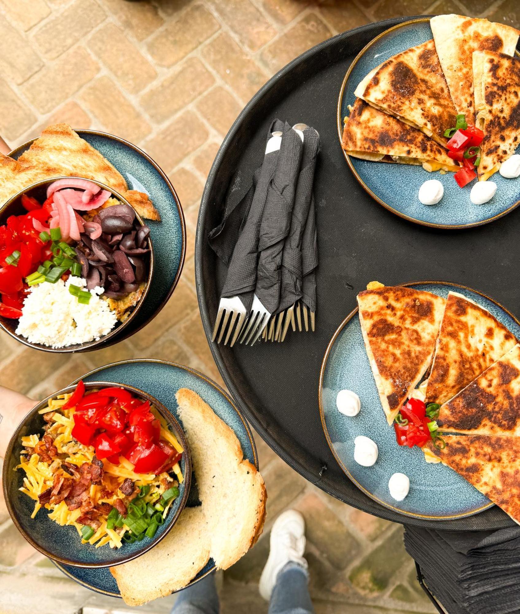 Seven Cafe & Hotel Поградец Екстериор снимка