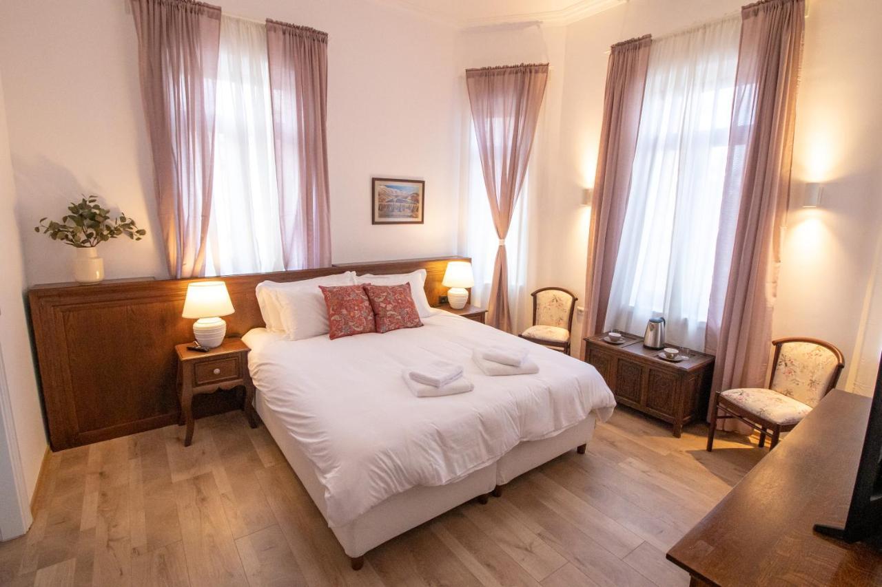 Seven Cafe & Hotel Поградец Екстериор снимка