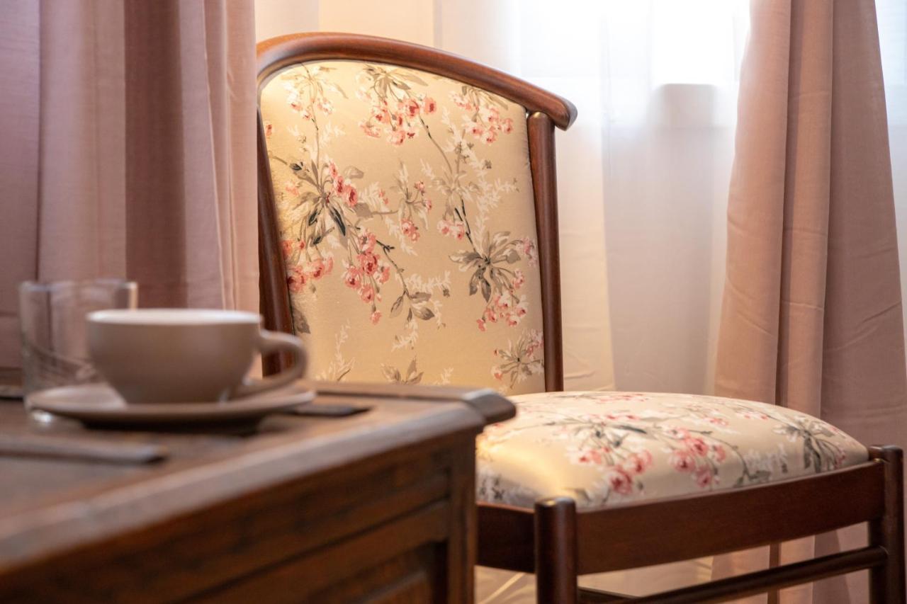 Seven Cafe & Hotel Поградец Екстериор снимка