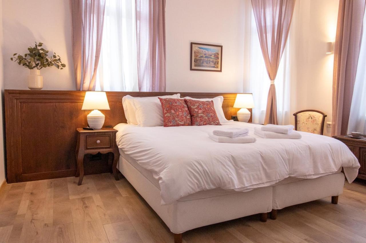 Seven Cafe & Hotel Поградец Екстериор снимка