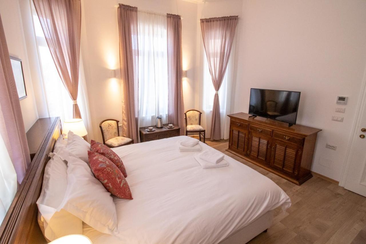 Seven Cafe & Hotel Поградец Екстериор снимка